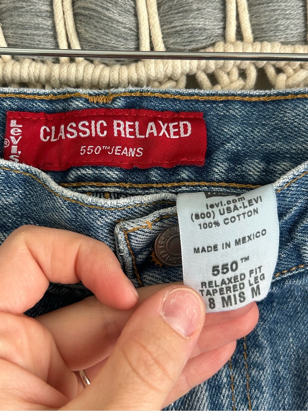 Levi's 550 Jeans - Picture 7 of 8